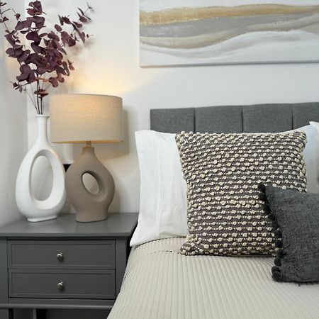 Modern One-Bedroom Apartment Swindon Eksteriør billede