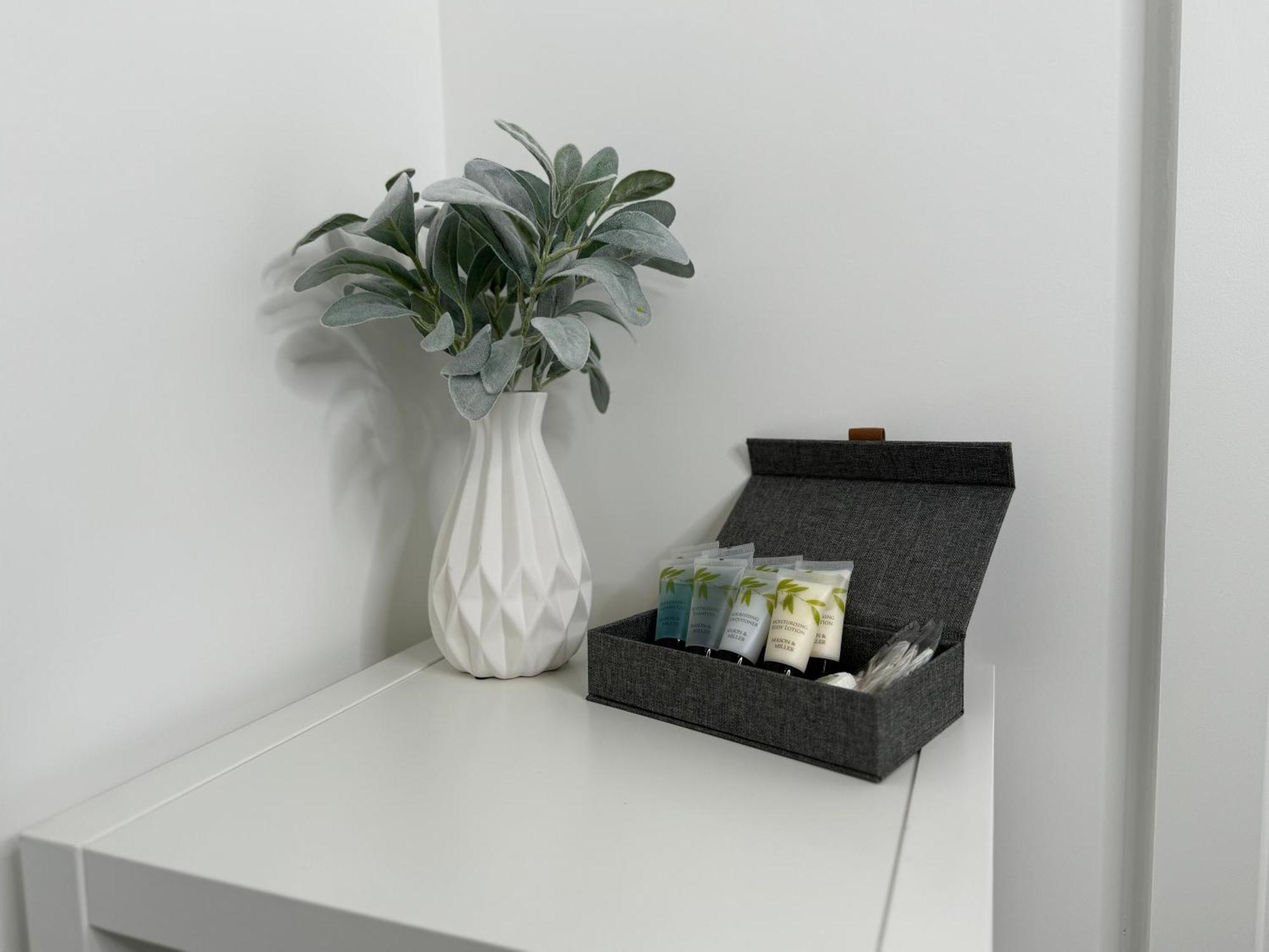 Modern One-Bedroom Apartment Swindon Eksteriør billede