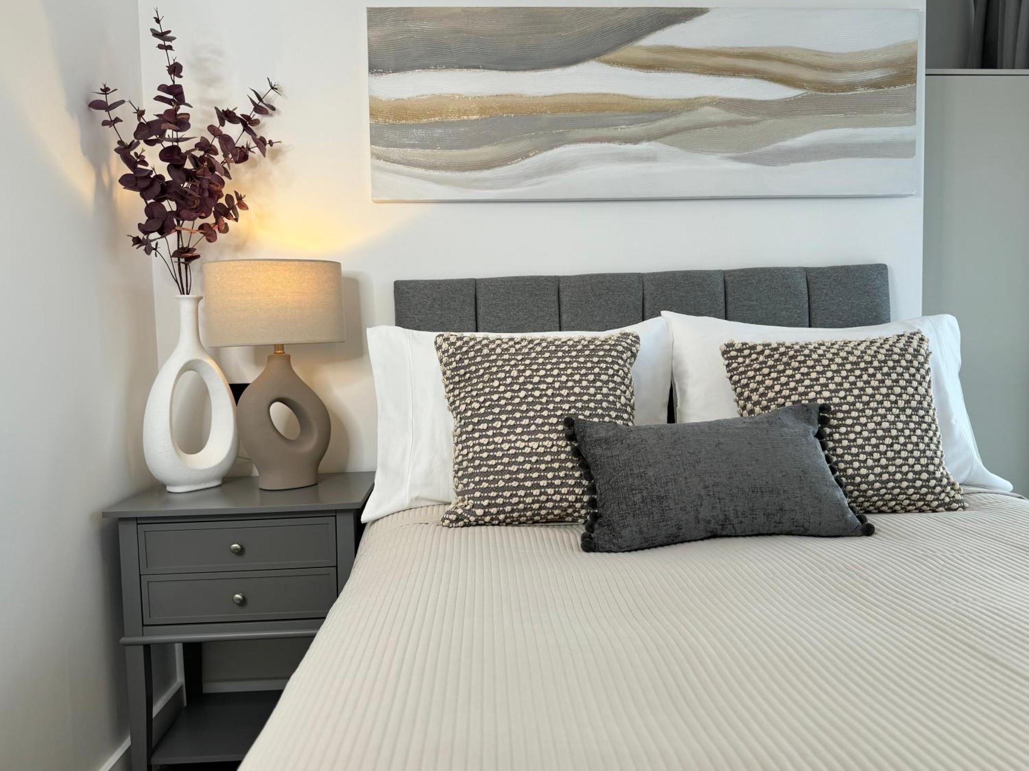 Modern One-Bedroom Apartment Swindon Eksteriør billede