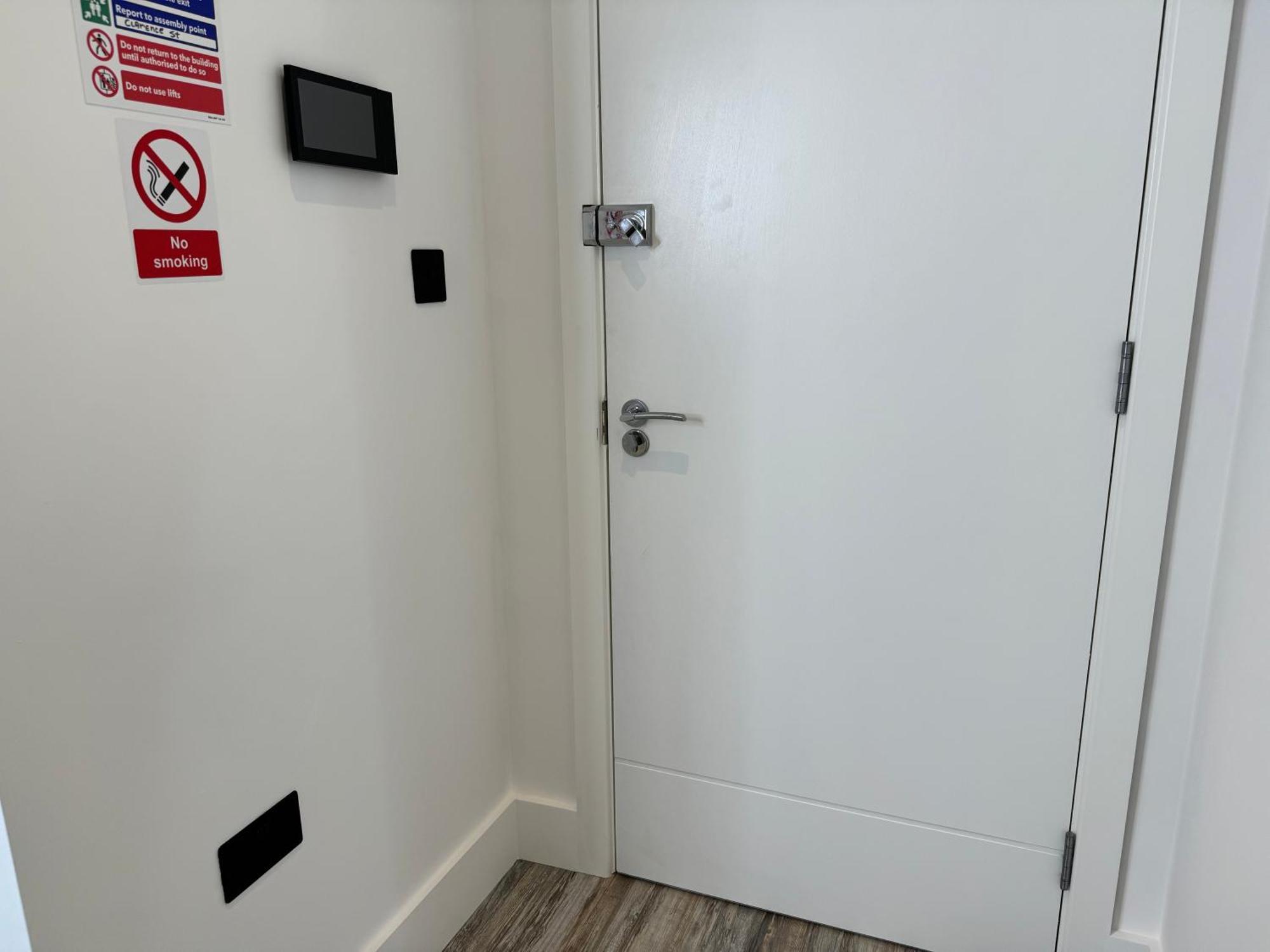 Modern One-Bedroom Apartment Swindon Eksteriør billede