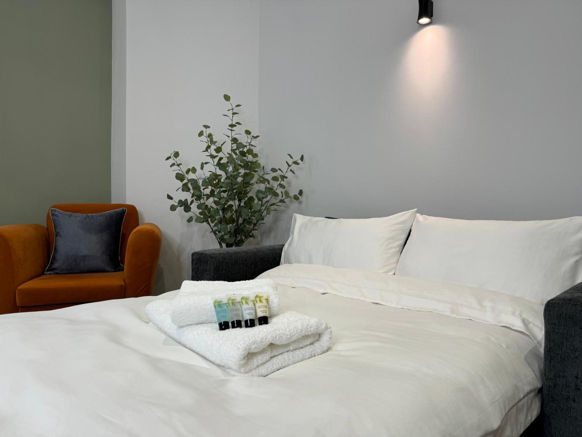 Modern One-Bedroom Apartment Swindon Eksteriør billede